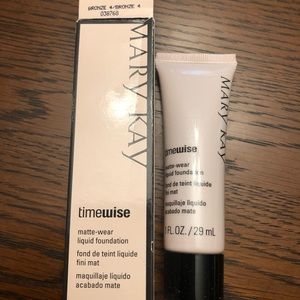 Mary Kay Matte Wear Liquid foundation Bronze 4